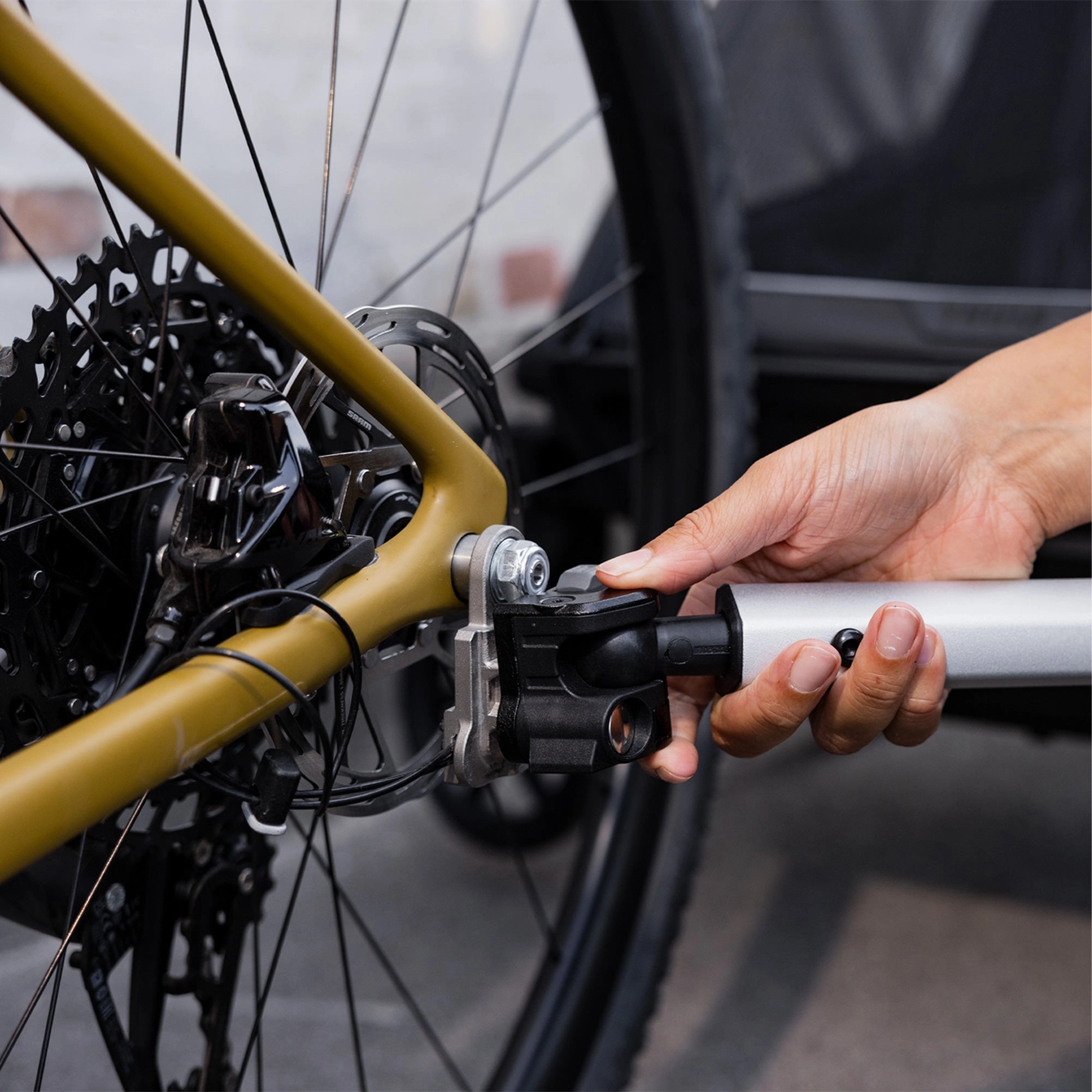 Thule axle mount ezHitch plate 