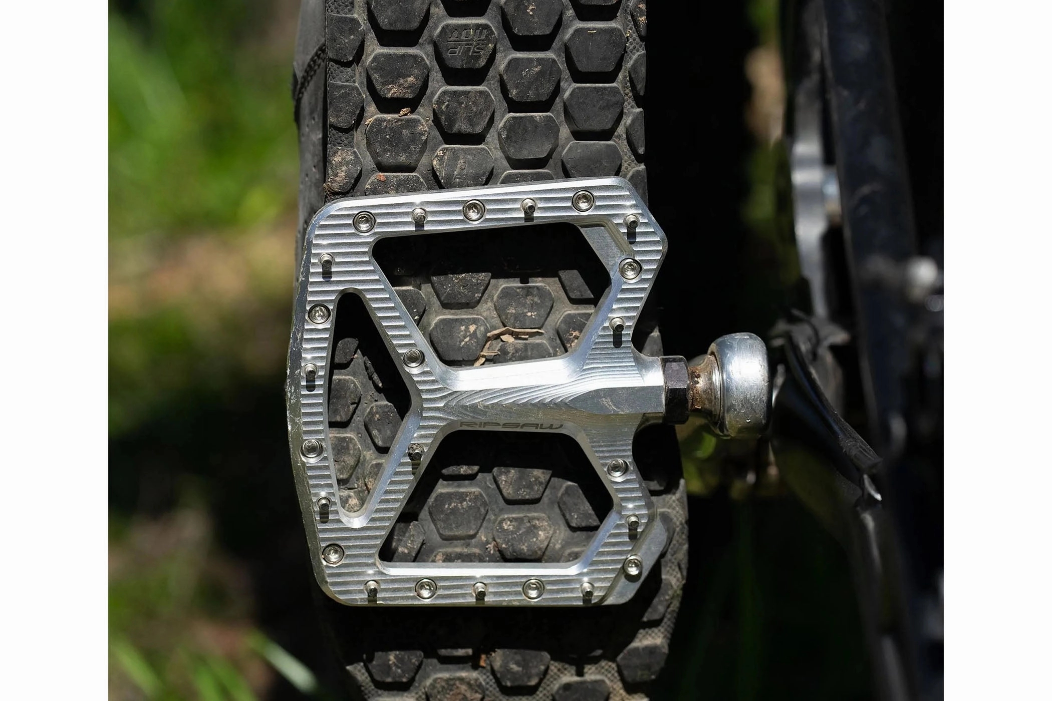 Wolf Tooth Components Ripsaw Aluminum Flat Pedals