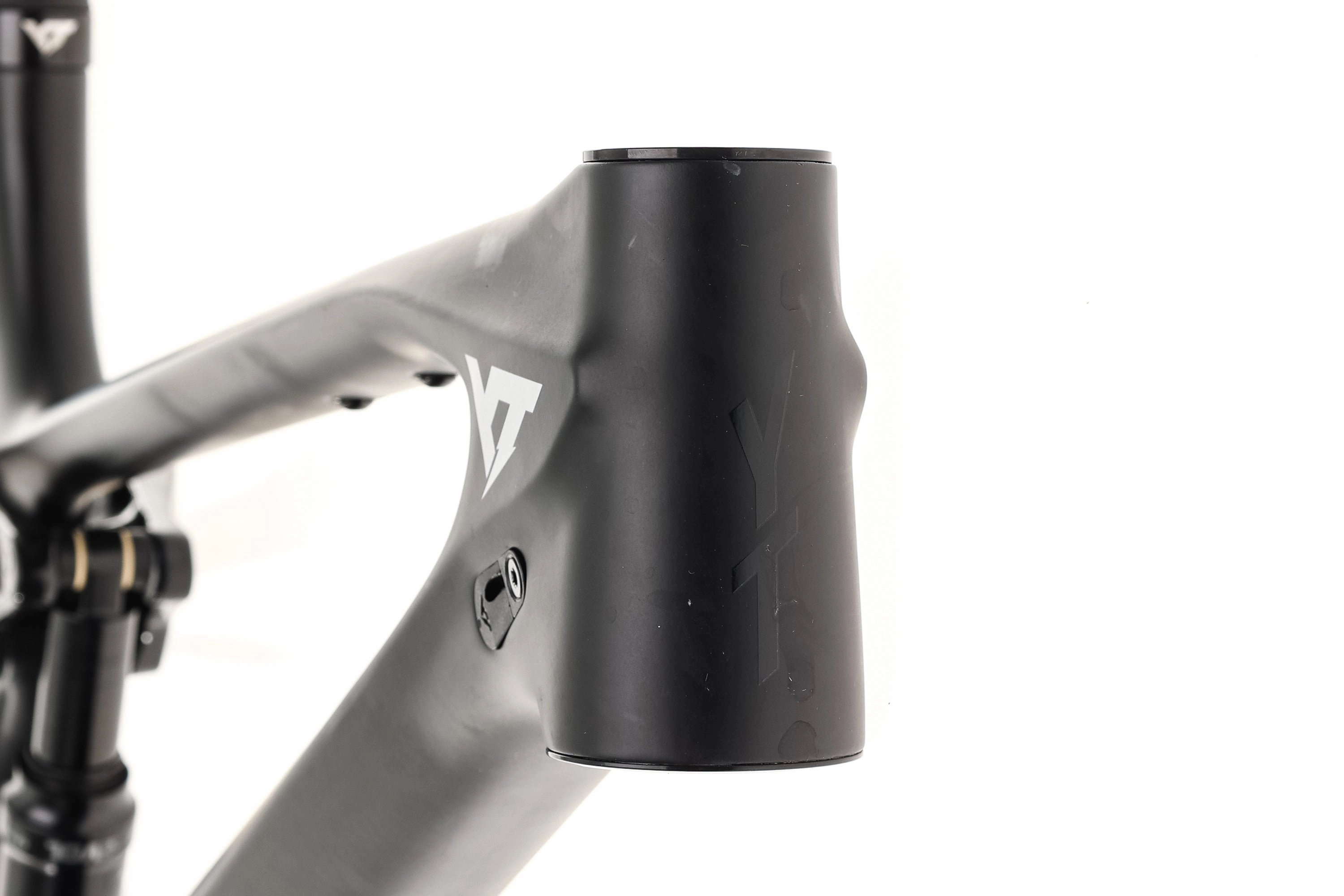 YT Izzo Large Frame - 2022
